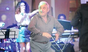 Giovanni Becali şi Tudorel  Stoica l au încadrat pe  prietenul lor, Serghei Mizil (FOTO: sergheiniculescumizil blogspot com) jpeg