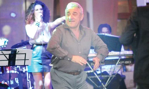 Giovanni Becali şi Tudorel  Stoica l au încadrat pe  prietenul lor, Serghei Mizil (FOTO: sergheiniculescumizil blogspot com) jpeg