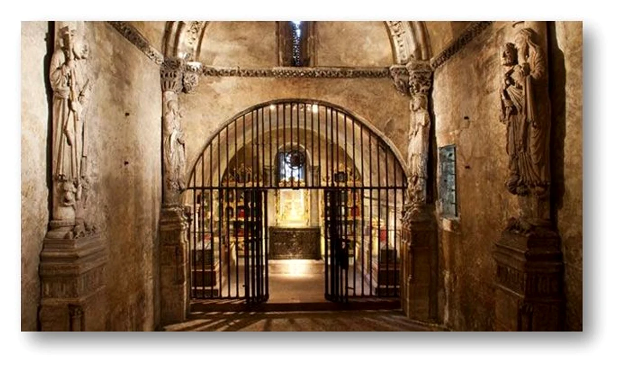camara_santa_catedral_salvador_oviedo_ccaa.jpg_1306973099.jpg