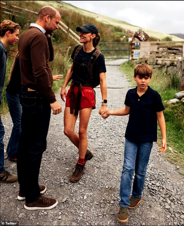 Kate Middleton alături de George Charlotte Louis William Instagram Twitter (5) png