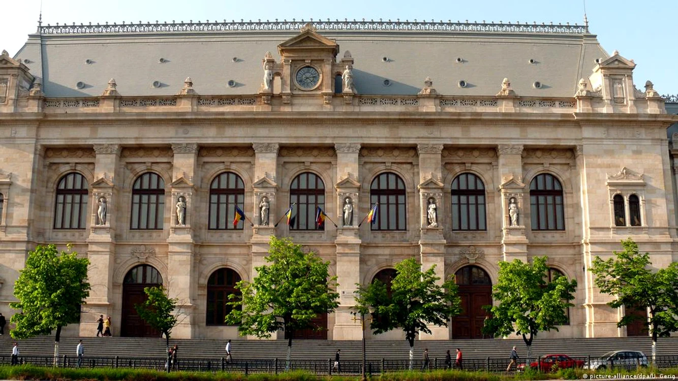CCR a amânat pentru a cincea oară o decizie în cazul Legii pensiilor magistraților
