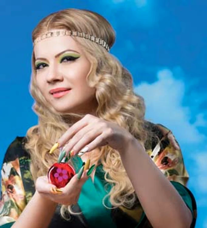 Unghiile Catincăi Roman au aproximativ 4 cm şi sunt schimbate o dată la 3 săptămâni