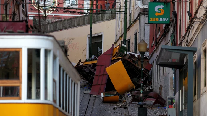 Martorii rememorează cu greu momentele șocante din momentul impactului / Sursa foto: NYT