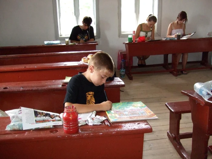 Atelier de pictură în clădirea școlii FOTO Iustin Dejanu