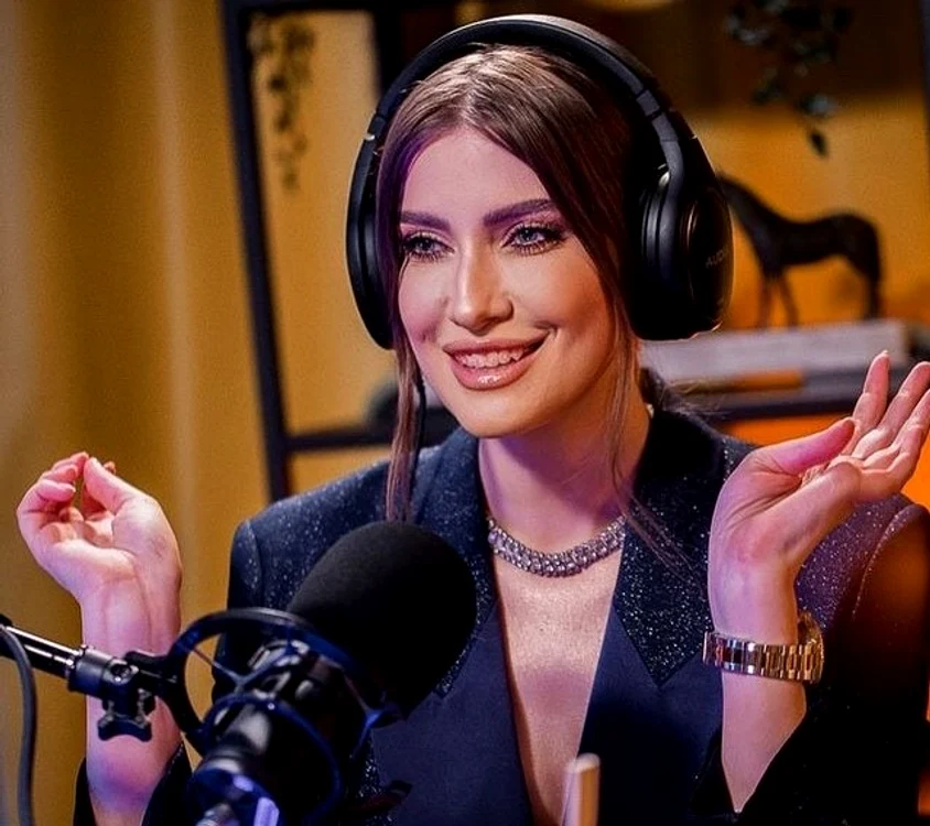 
    Iulia Albu a fost invitată la podcastul lui Măruțăfoto: captură YouTube  