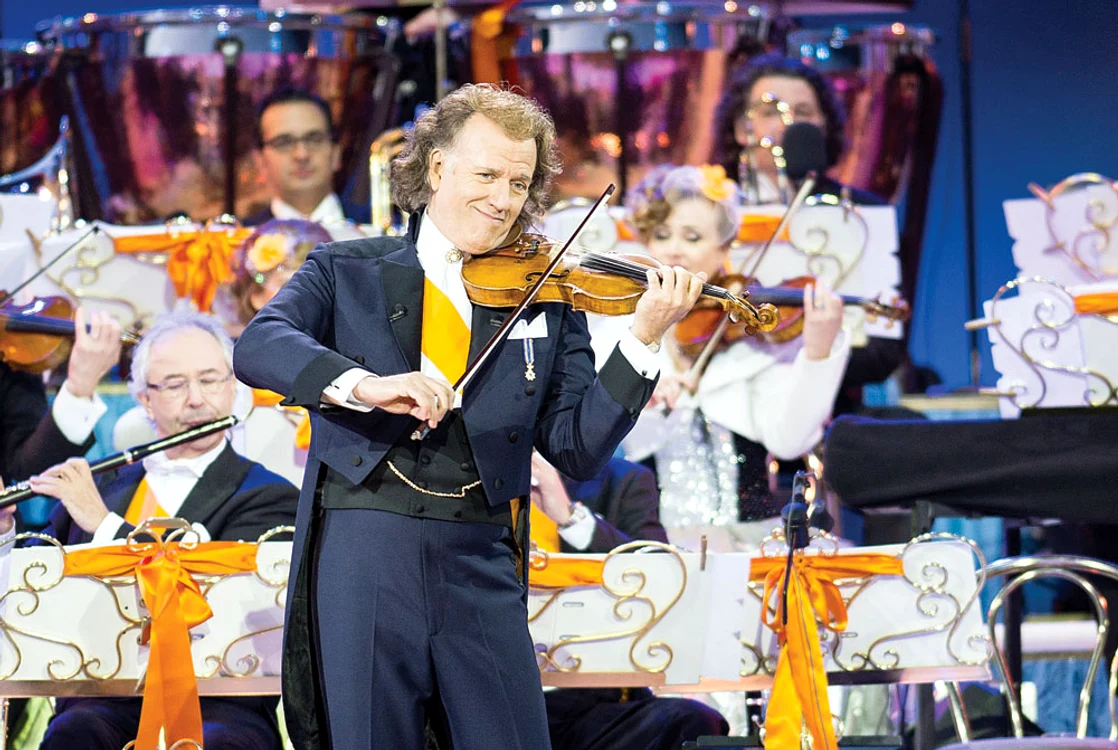 
    Andre Rieu (65 de ani) a venit la Bucureşti cu orchestra sa, Johann Strauss Orchestra Foto: Guliver/GettyImages  