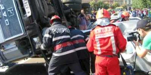 Satu Mare: Un TIR a lovit trei maşini în plin centrul oraşului - exerciţiu de simulare