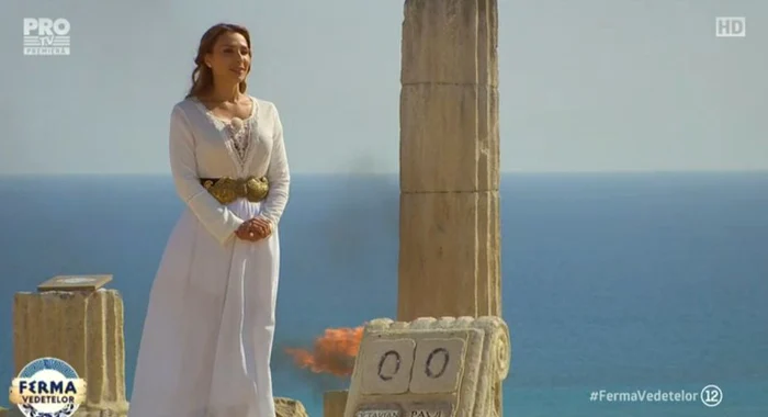 
    Iulia Vântur a arbitrat duelul dintre Paul și OctavianFoto: captură Pro Tv  