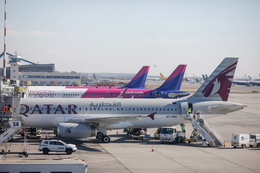 Noi zboruri de salvare din Orientul Mijlociu: Două avioane cu români care au fugit din Israel prin Egipt ajung joi pe Otopeni