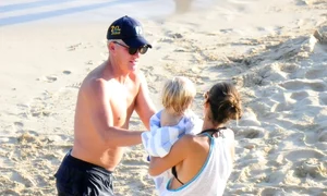 Ana Ivanovic și Bastian Schweinsteiger, împreună cu unul dintre băieții lor jpeg