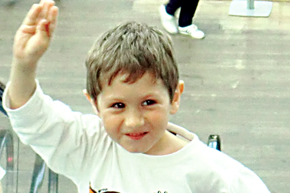 Andrei împlineşte 6 ani la toamnă şi  se bucură că va merge la şcoală