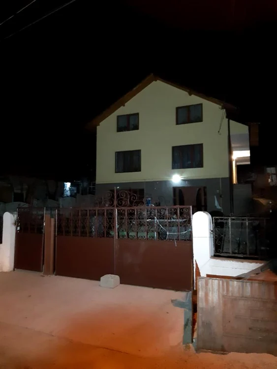 Cesare și-a lăsat fiul la casa bunicilor din satul Peșteana, Gorj