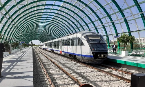 tren in statia otopeni jpeg
