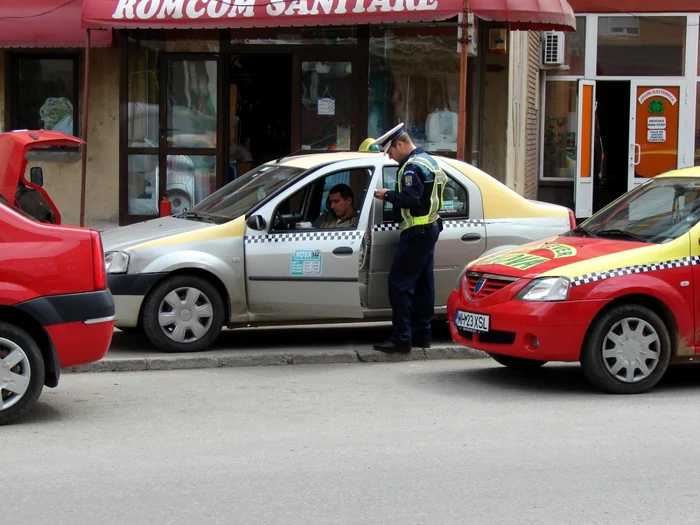 Activitatea de taximetrie, verificată de poliţişti FOTO Arhivă IPJ Mehedinţi