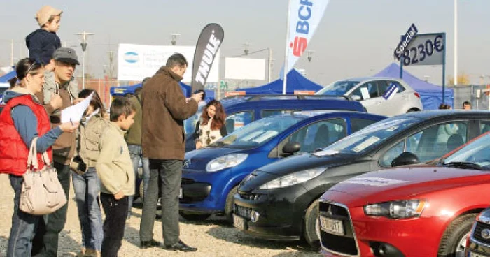 Cumpărătorii de autoturisme vor scoate de anul viitor  mai mulţi bani din buzunare