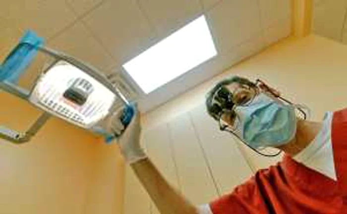 Aproximativ 100.000 de străini apelează anual la clinicile dentare din România