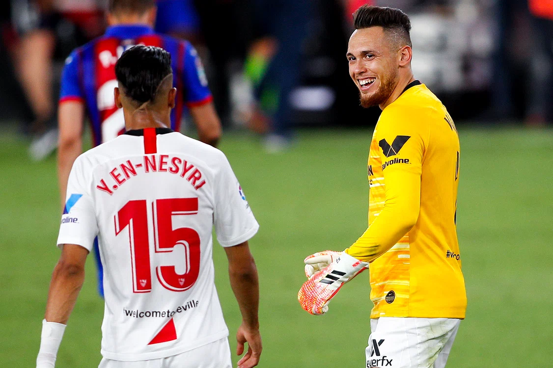 
    Lucas Ocampos a avut o paradă salvatoare ca portarFoto: Guliver / GettyImages  