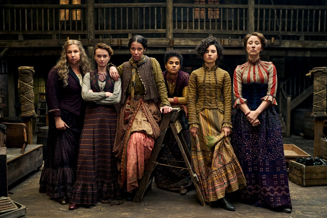 Banda Celor 40 de Elefanți domina lumea interlopă victoriană. FOTO: Disney
