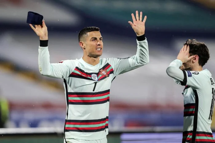 
    Cristiano Ronaldo și-a aruncat și banderola de căpitan de nerviFOTO: EPA  