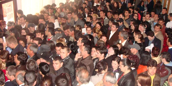 În Gorj, mii de oameni îşi caută în 2012 un job 