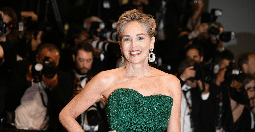 Sharon Stone, fabuloasă la 64 de ani într-un costum de baie minuscul FOTO