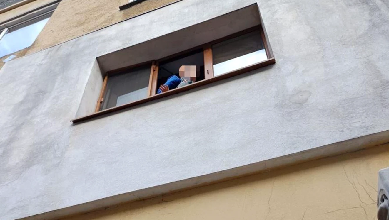 Un copil de 6 ani a fost salvat sâmbătă seară de polițiști. FOTO: IPJ Vâlcea