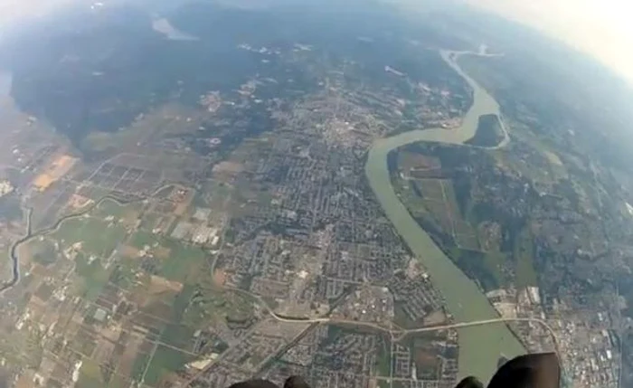 Imagine din timpul aterizării (captură YouTube)