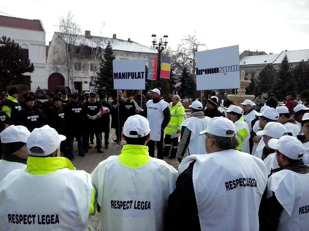 Angajaţii Kronospan la protestul din centrul oraşului