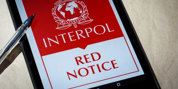 Notificare roşie Interpol FOTO SHUTTERSTOCK