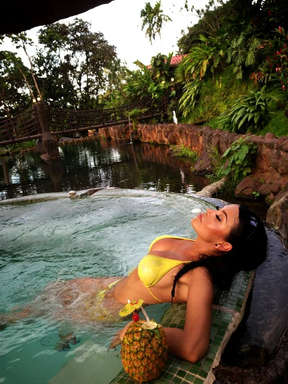 Vedeta s-a relaxat departe de România (foto: arhiva personală)