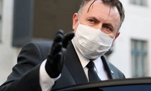 5 2col nelu tataru masca 1 jpeg