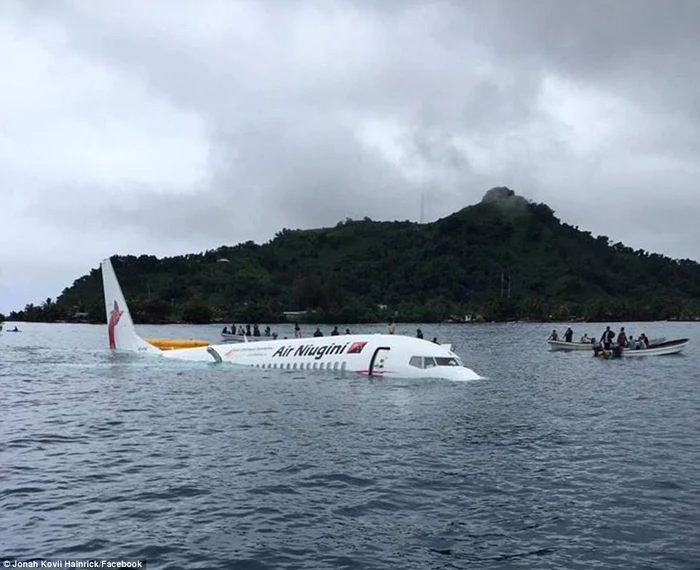 Amerizarea a fost una reşită, toţi pasagerii au părăsit aeronava în siguranţă 