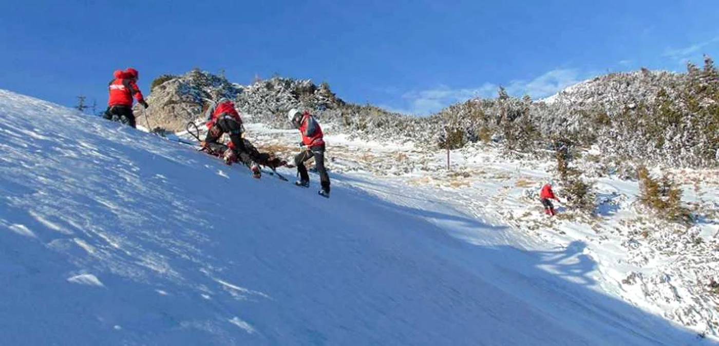 Pe Platoul Bucegil zăpada ajunge până la brâu şi ninge viscolit FOTO Arhivă Adevărul
