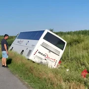 Autocar răsturnat Foto ISU Călărași jpg