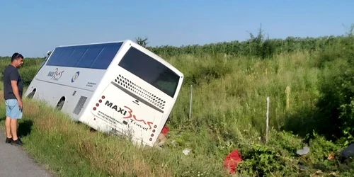 Autocar răsturnat Foto ISU Călărași jpg