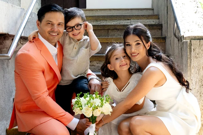 Liviu Vârciu alături de familia lui - Foto: social media 