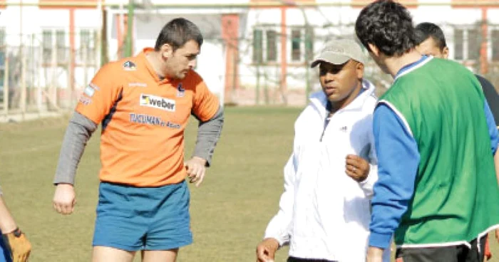 În 2008, Chester Williams (în alb) a condus antrenamentele lui Dinamo