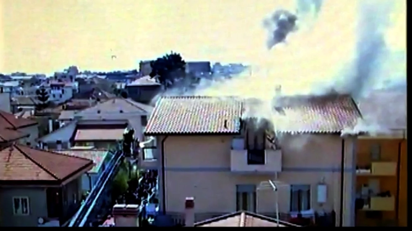
    Explozia s-a produs de la o ţigară lăsată aprinsă  