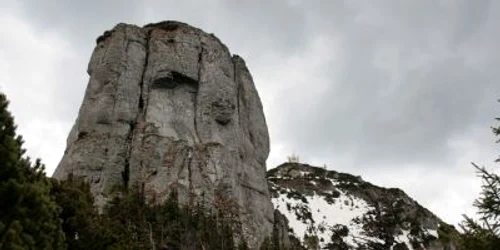 Neamţ: A căzut prima zăpadă din acest an pe Ceahlău