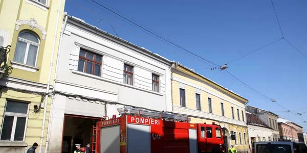 Ţurţuri pe clădirile din centrul Clujului