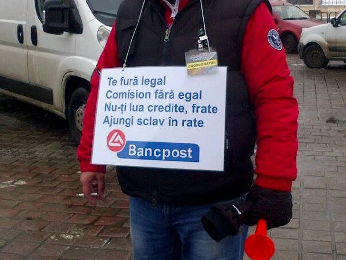 Unul dintre „sclavii băncilor”