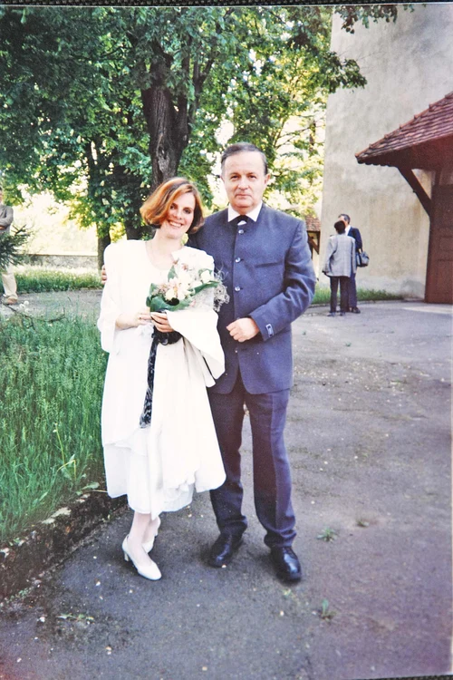 La 61 de ani  s-a căsătorit cu  Christel Ungar