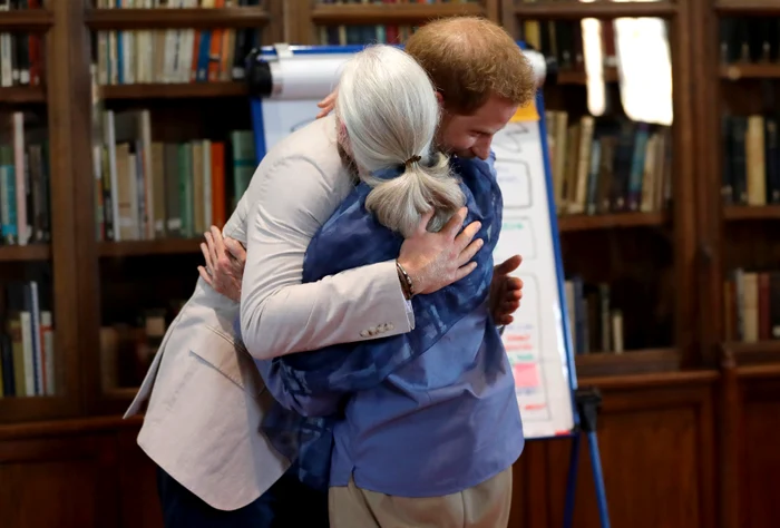 Prințul Harry alături de Dr Jane Goodall, Profimedia (3) jpg
