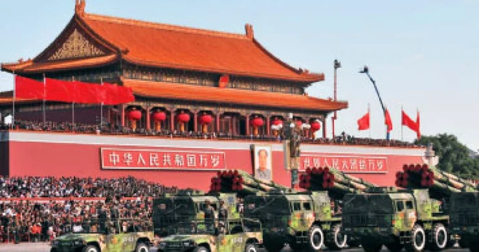 VIDEO Defilare cu fast de Ziua Naţională a Chinei
