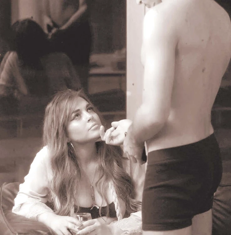 În filmul “The  Canyons” (2013),  Lindsay Lohan  se “iubeşte”  cu un actor  de filme porno