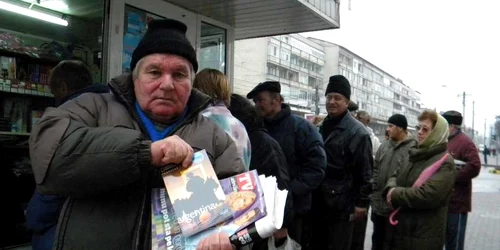 Vasile Luca și-a luat ghidul pentru a lectura în timpul liber