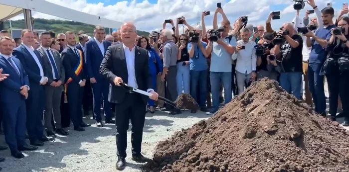 Primarul Emil Boc a inaugurat lucrările la metrou. FOTO: Captura video