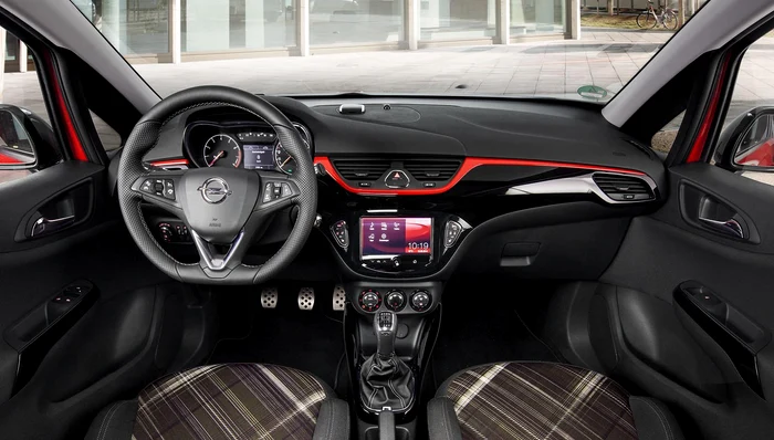 Pe lângă şasiu şi interiorul Opel Corsa cu 6 trepte este regândit complet