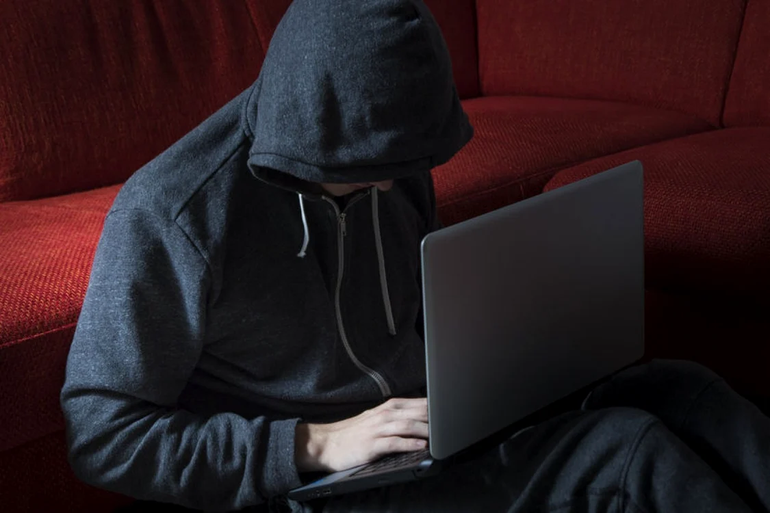 FOTO Bărbatul îşi contacta victimele pe internet sau telefonic 123 RF