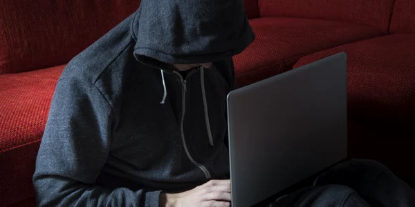 Hacker - acces ilegal calculator FOTO 123 RF 